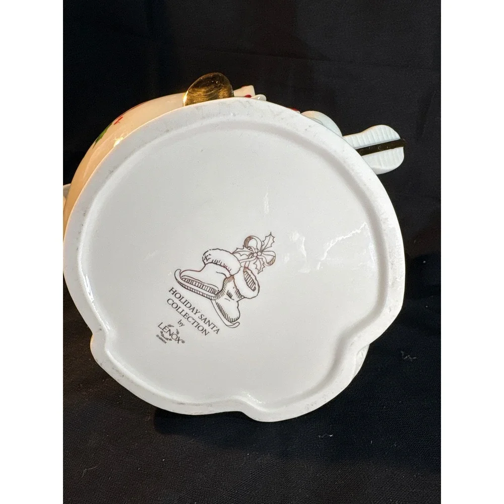 Lenox Holiday Santa Collection Teapot‎ Ivory Fine China Gold Accents Holly Berry